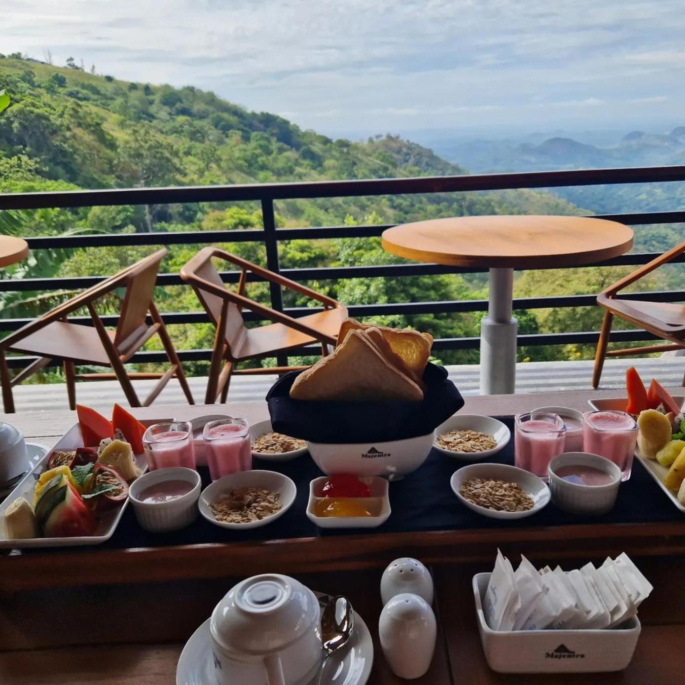 Majentra Ella Hotel Kültér fotó